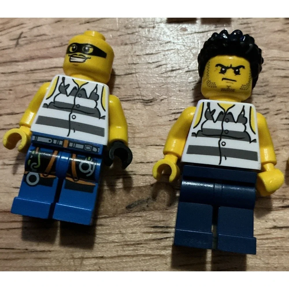 LEGO Lot 9Minifigure Police And Jail Prisoners City